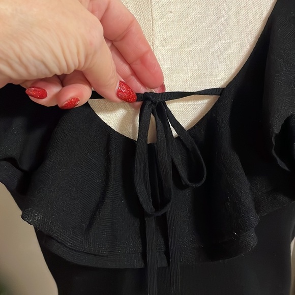 FRAME women’s ruffled deep V neck sleeveless sweater knit top black NEW! Size L - Picture 2 of 11